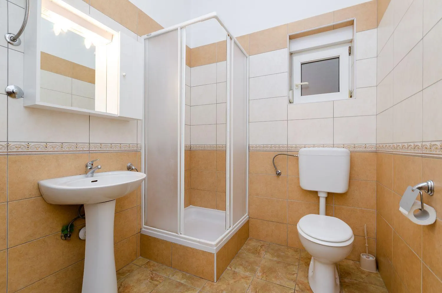 Beschauliches Apartment Nur 100 Meter Zum Strand Mit Privater Terrasse, Parkplatz Crikvenica